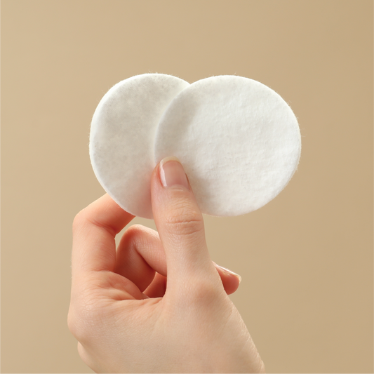 Organic cotton pads included as a free gift with purchase