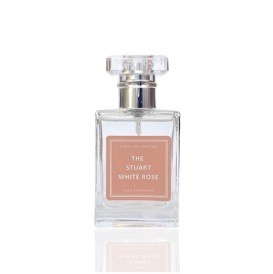 DIANA DRUMMOND The Stuart White Rose 2023" is a luxurious perfume that embodies a feminine and seductive fragrance.