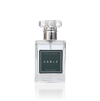 DIANA DRUMMOND Sable 2023" is a fragrance that transports the senses to the great nature of Scotland.