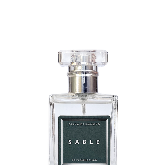 DIANA DRUMMOND Sable 2023" is a fragrance that transports the senses to the great nature of Scotland.